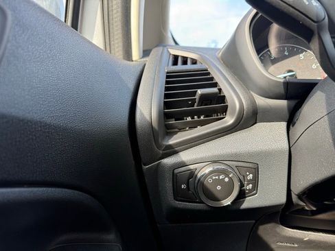 Used 2019 Ford EcoSport SE image 12