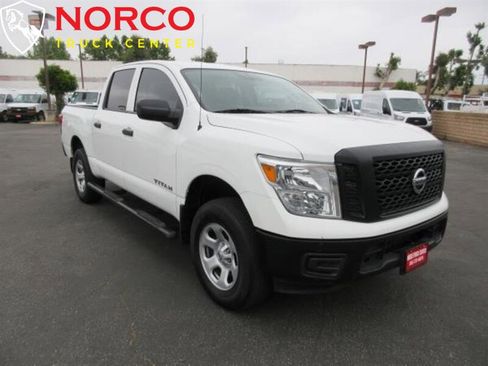Used 2017 Nissan Titan S image 3