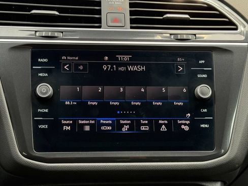 Used 2024 Volkswagen Tiguan SE AWD/4WD image 14