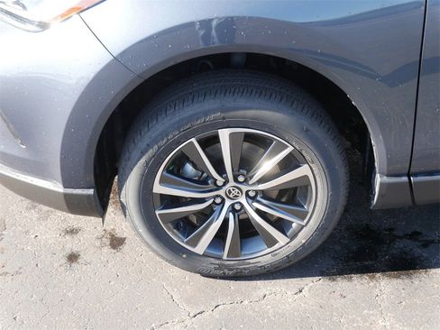 Used 2024 Toyota Venza LE image 8