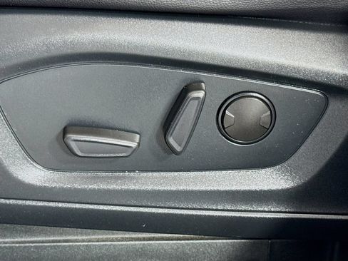 Used 2024 Ford Explorer Limited AWD/4WD image 19