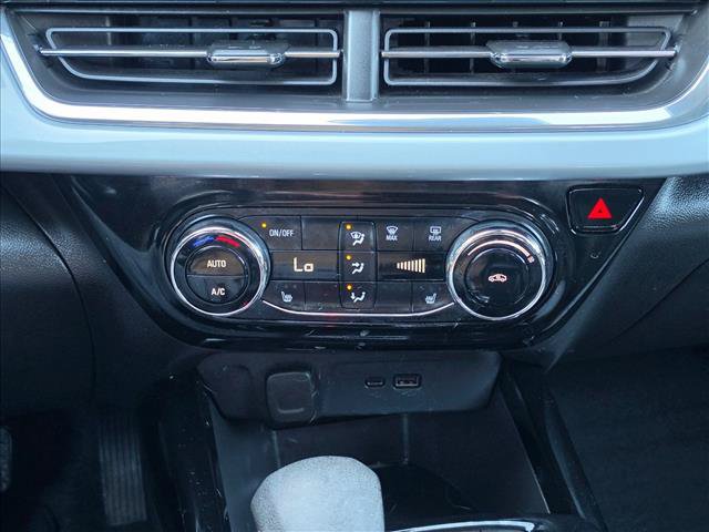 Used 2024 Chevrolet Trax LT w/ LT Convenience Package FWD image 30