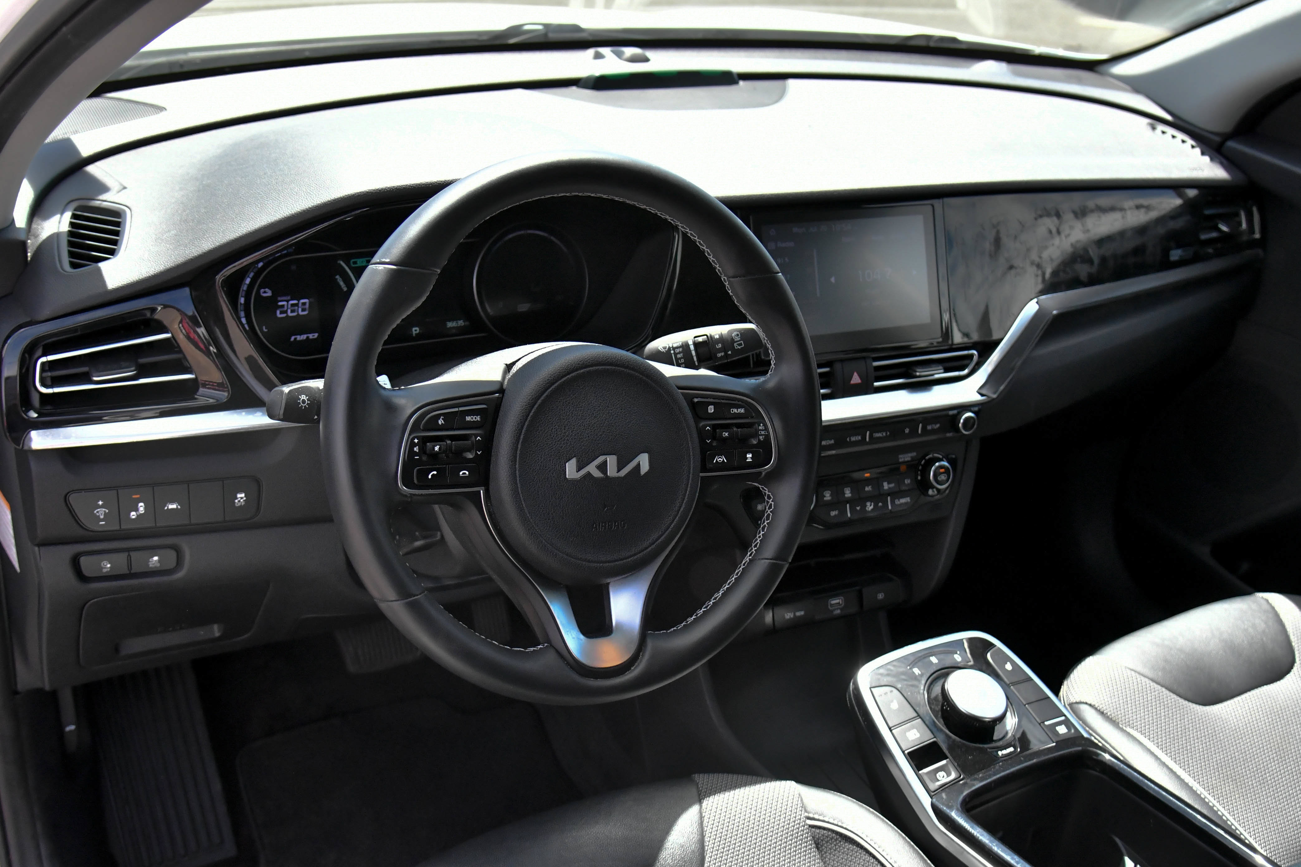 Used 2022 Kia Niro EX FWD image 16