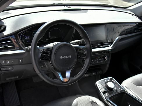 Used 2022 Kia Niro EX FWD image 16