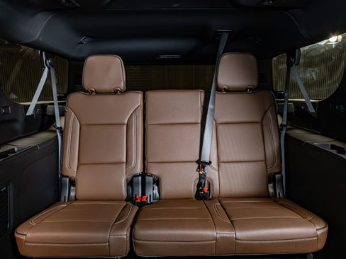 Used 2025 Chevrolet Suburban High Country image 24