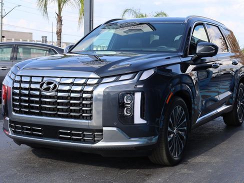 Used 2025 Hyundai Palisade Calligraphy AWD/4WD image 2