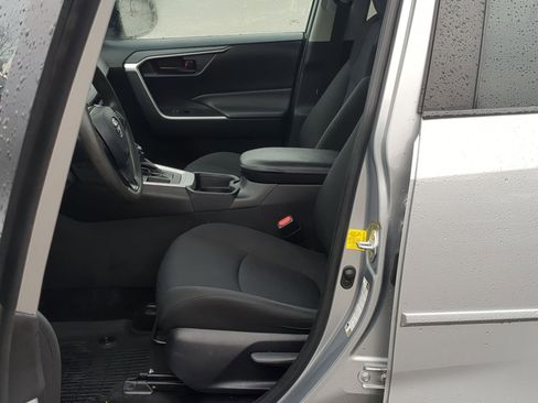 Used 2020 Toyota RAV4 LE image 11