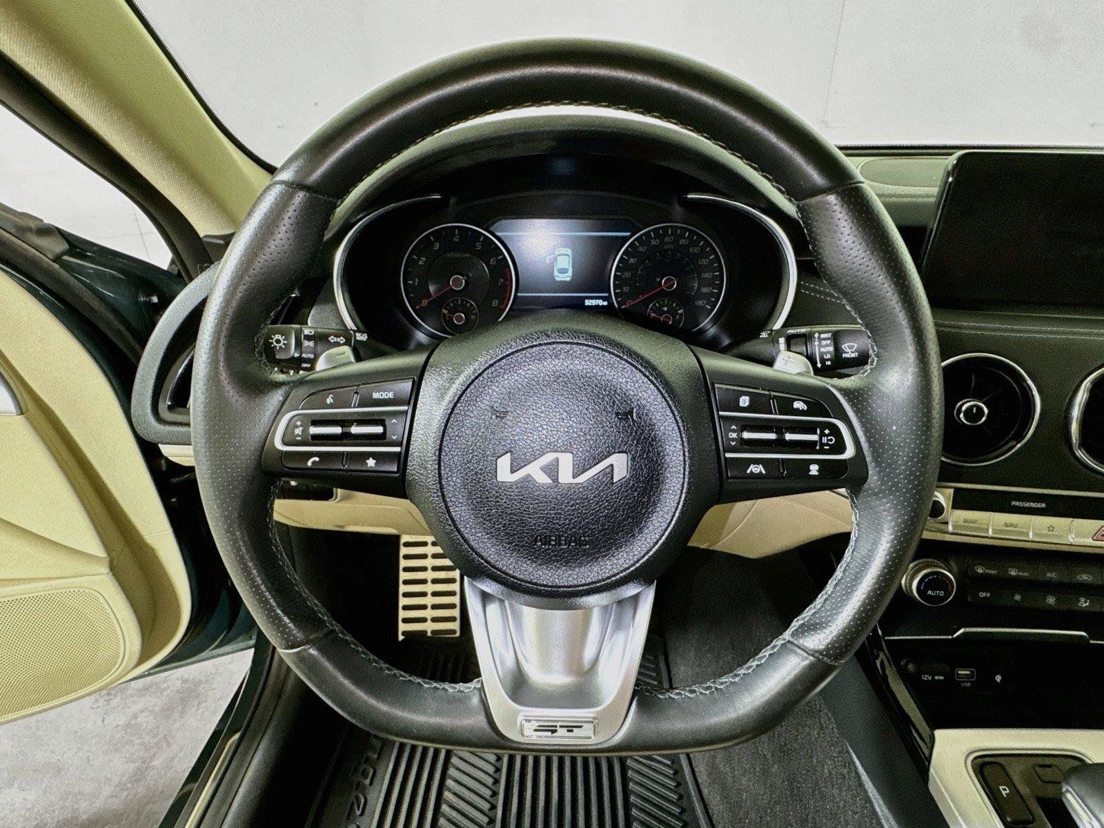 Used 2023 Kia Stinger GT2 RWD image 9