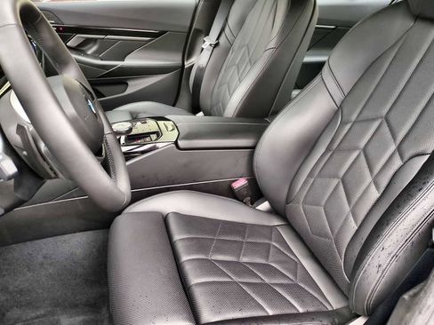 Certified 2025 BMW 530i xDrive w/ Premium Package image 17