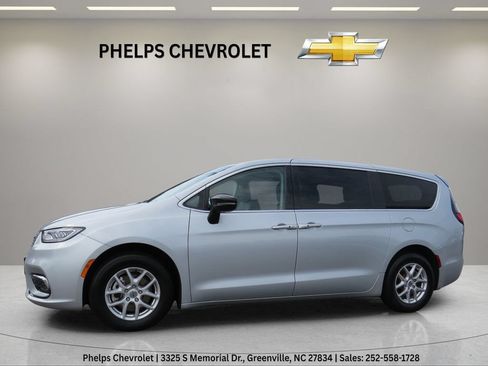 Used 2024 Chrysler Pacifica Touring-L FWD image 6