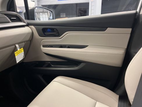 Used 2025 Honda Odyssey EX-L image 14