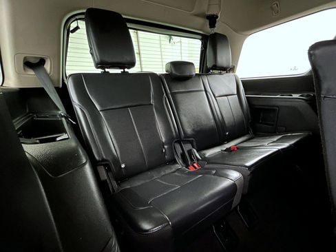Used 2024 Ford Expedition XLT image 19