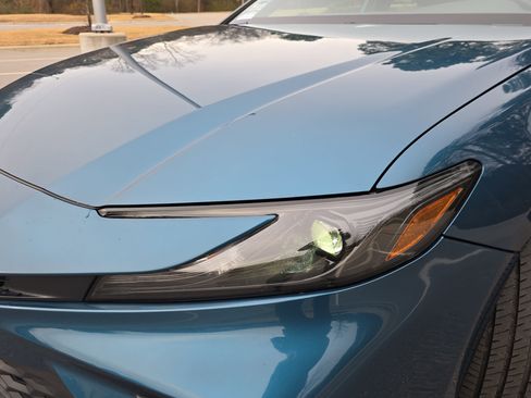 Used 2025 Toyota Camry SE image 29