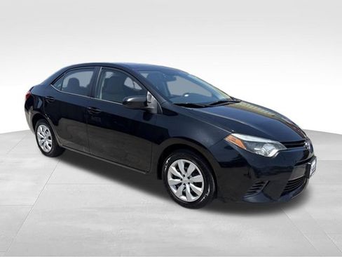 Used 2015 Toyota Corolla LE FWD image 1