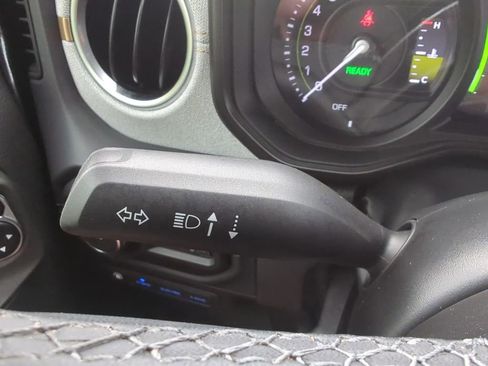 Used 2025 Jeep Wrangler Unlimited Sahara AWD/4WD image 28