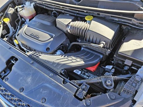 Used 2023 Chrysler Pacifica Touring-L image 17