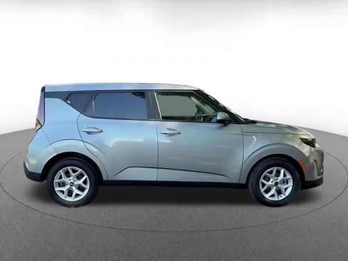 Used 2025 Kia Soul LX w/ LX Technology Package FWD image 16