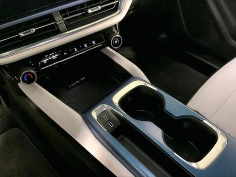 Used 2025 Chevrolet Equinox EV LT image 17