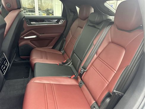 Used 2025 Porsche Cayenne Turbo image 25