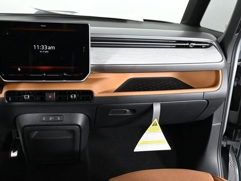 New 2025 Volkswagen ID. Buzz Pro S image 19