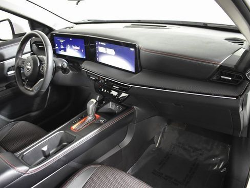 Certified 2025 Nissan Kicks SR image 34