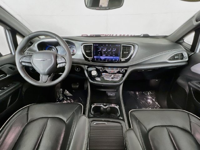 Used 2025 Chrysler Pacifica Limited FWD image 25