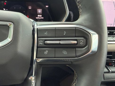 Used 2025 GMC Canyon Denali AWD/4WD image 15