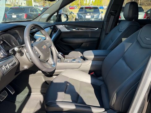 Certified 2023 Cadillac XT6 Sport w/ Technology Package image 13
