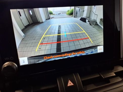 Used 2025 Toyota RAV4 XLE AWD/4WD image 12