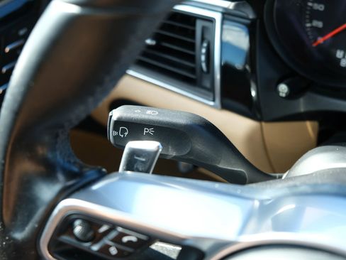 Used 2017 Porsche Macan image 40