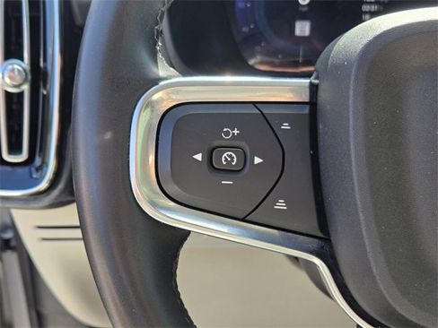 Certified 2024 Volvo XC40 B5 Plus w/ Protection Package Premier image 33