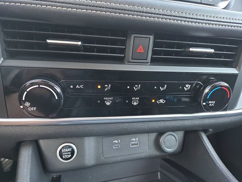 Used 2023 Nissan Rogue S image 14