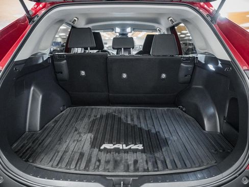 Used 2021 Toyota RAV4 LE image 19
