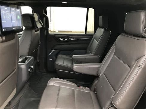Used 2021 GMC Yukon XL Denali w/ Denali Premium Package image 32