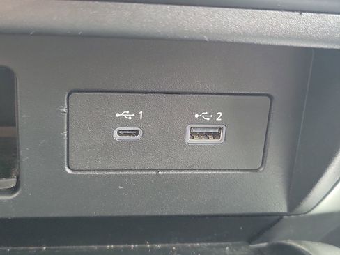 Used 2021 Nissan Titan SV w/ SV Convenience Package image 27