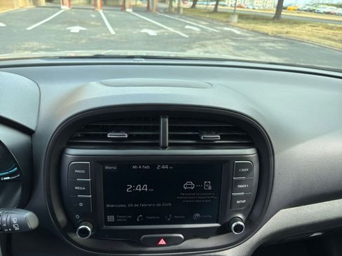 Used 2025 Kia Soul LX w/ LX Technology Package image 17