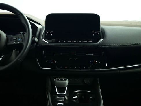 Used 2023 Nissan Rogue SL w/ SL Premium Package image 6