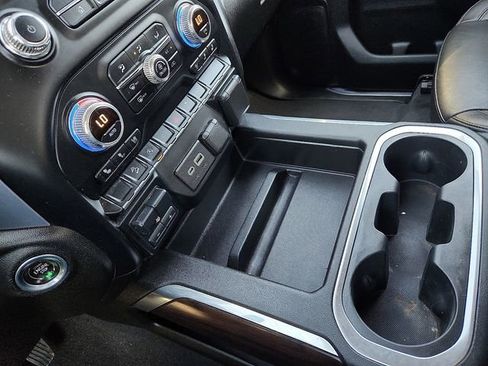 Used 2020 GMC Sierra 1500 SLT image 25