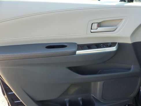 Used 2023 Toyota Sienna LE image 8