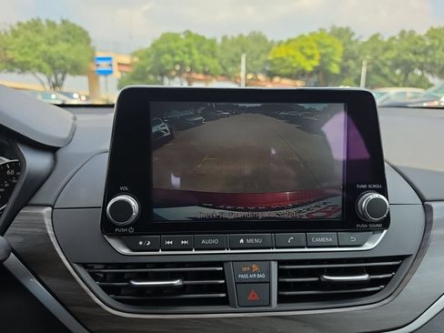 Used 2025 Nissan Altima 2.5 SV FWD image 31