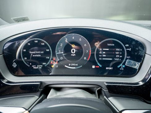 Certified 2025 Porsche Cayenne S AWD/4WD image 23