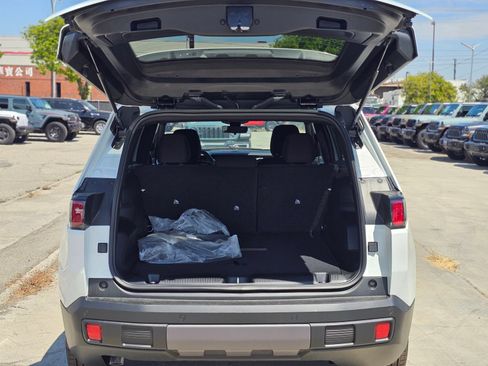 New 2026 Jeep Cherokee Laredo AWD/4WD image 9