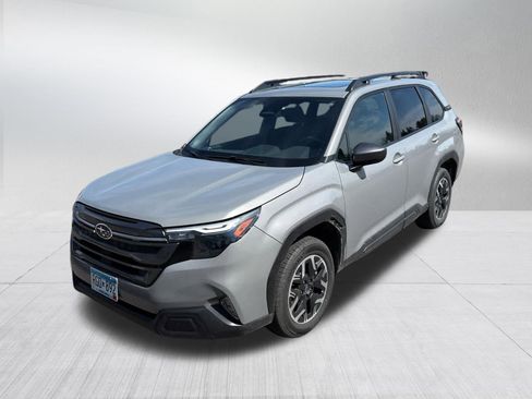 Used 2025 Subaru Forester Premium AWD/4WD image 3