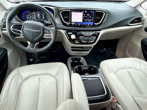 Used 2021 Chrysler Pacifica Touring-L w/ Premium & Safety Sphere Group FWD image 16