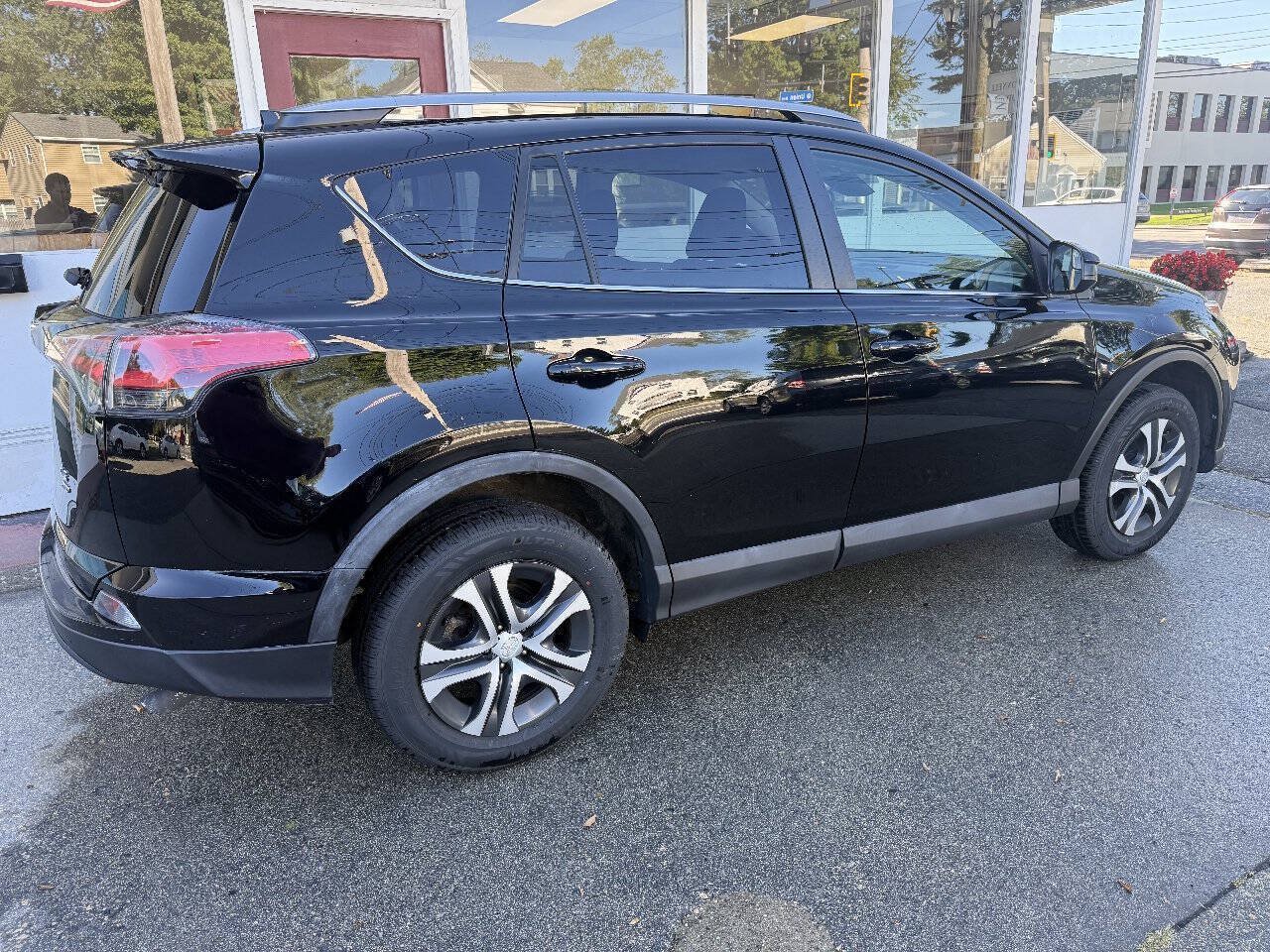 Used 2017 Toyota RAV4 LE w/ Carpet Mat Package AWD/4WD image 37