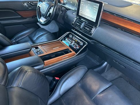 Used 2018 Lincoln Navigator Reserve w/ Technology Package AWD/4WD image 15
