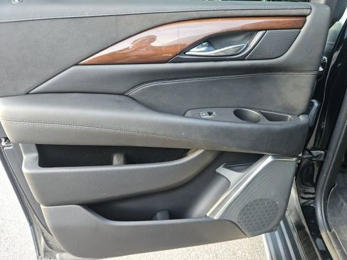 Used 2019 Cadillac Escalade ESV Luxury image 22