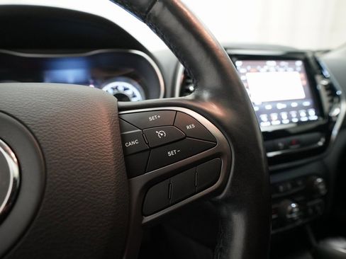 Used 2020 Jeep Cherokee Limited image 19