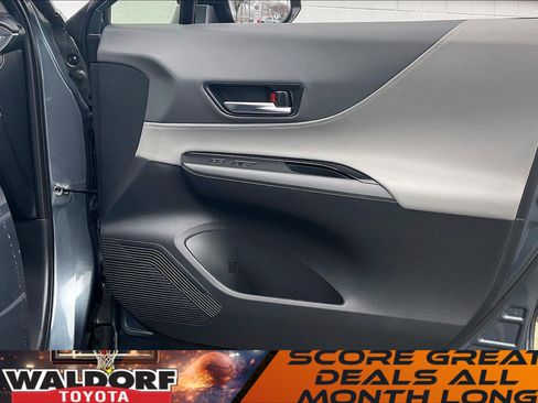 Used 2023 Toyota Venza LE image 28