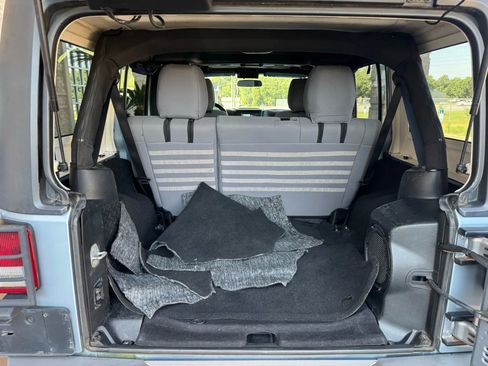 Used 2012 Jeep Wrangler Unlimited Sahara w/ Connectivity Group image 22